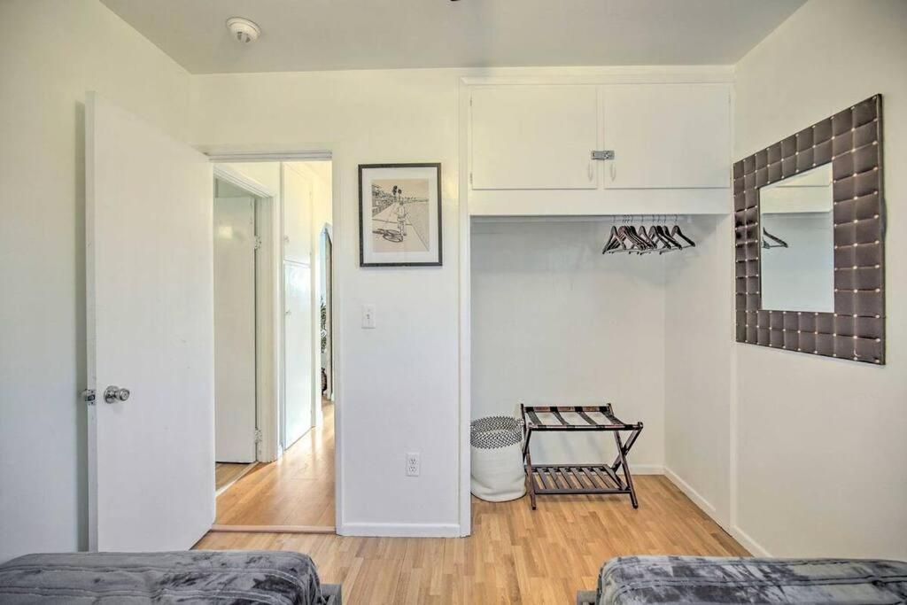 Gorgeous Pacific Beach And Mission Bay Home. Walking Distance To The Bay And Golf Course. Holiday home *